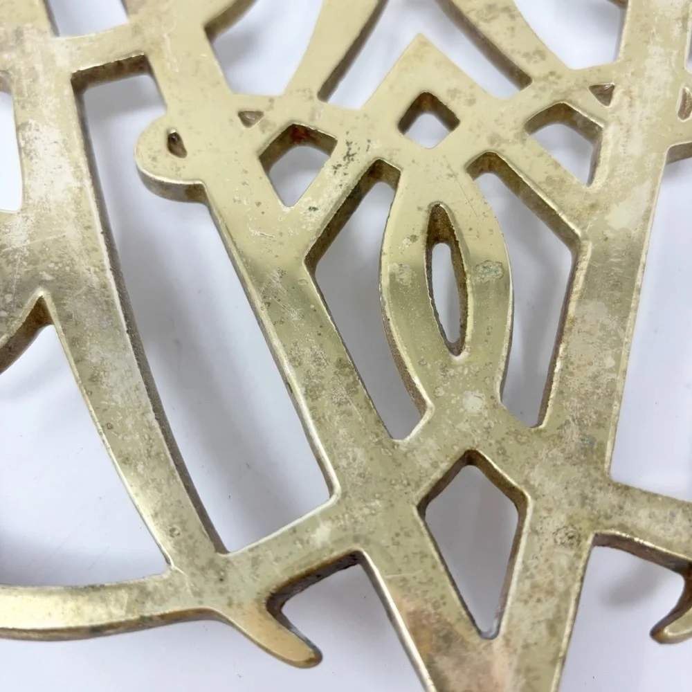 WILLIAMSBURG Queen Ann Cypher Brass Trivet VA Metalcrafters Vintage ©1950 XL
